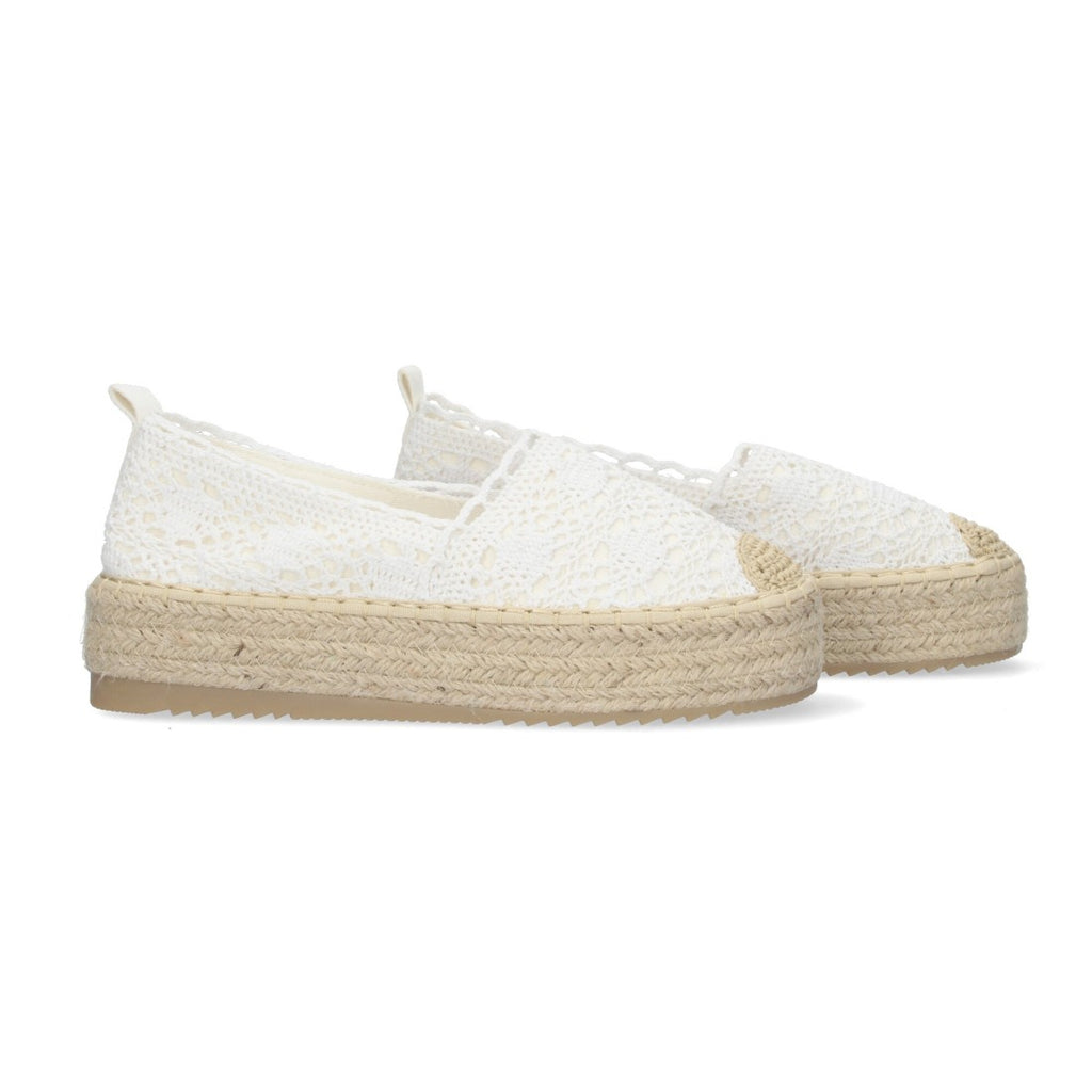 Parte trasera de la alpargata blanca de encaje