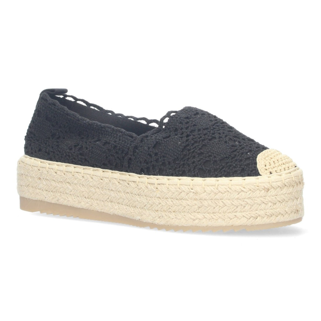 Vista frontal de alpargatas negras de encaje con suela de yute