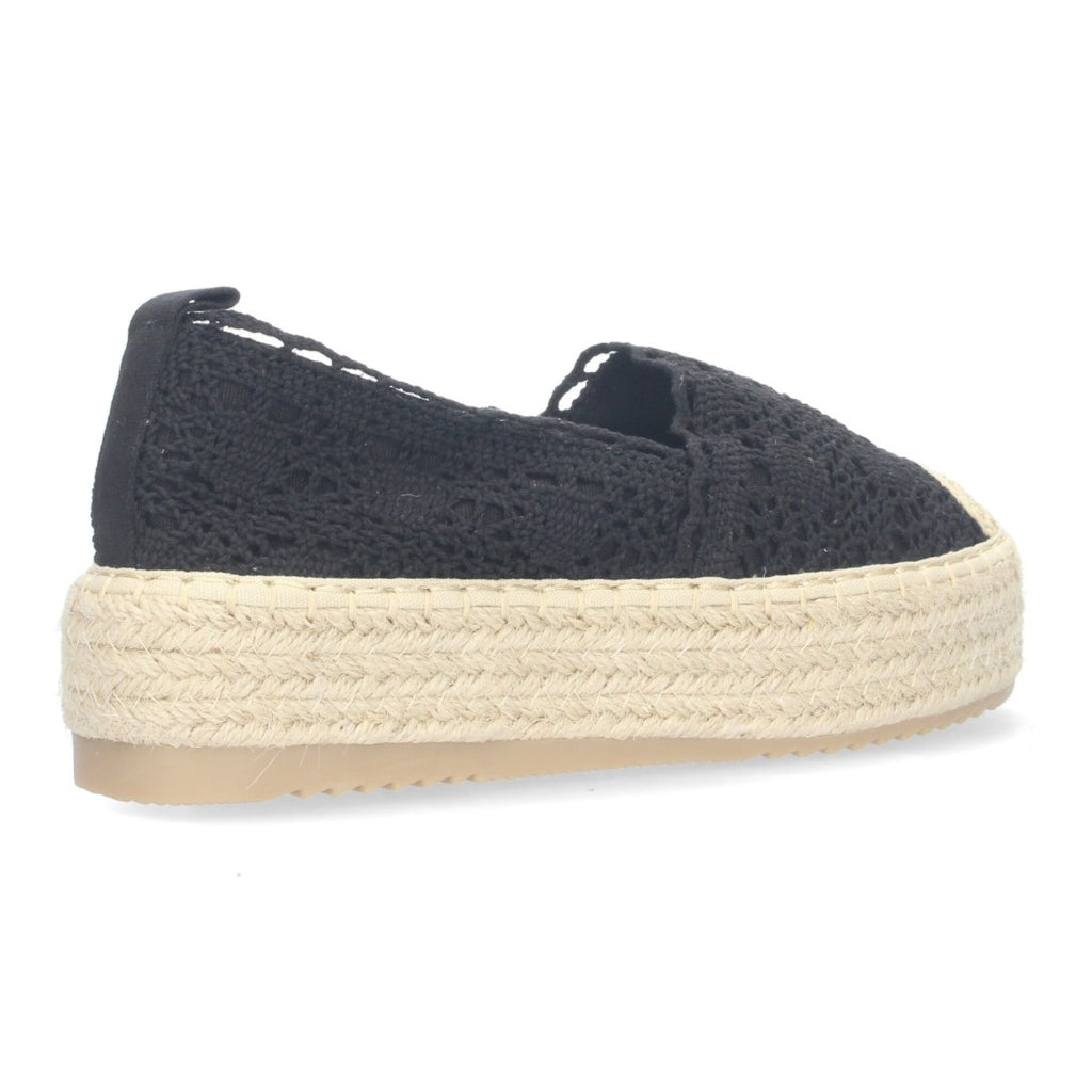 Vista trasera de alpargata negra con detalle de encaje