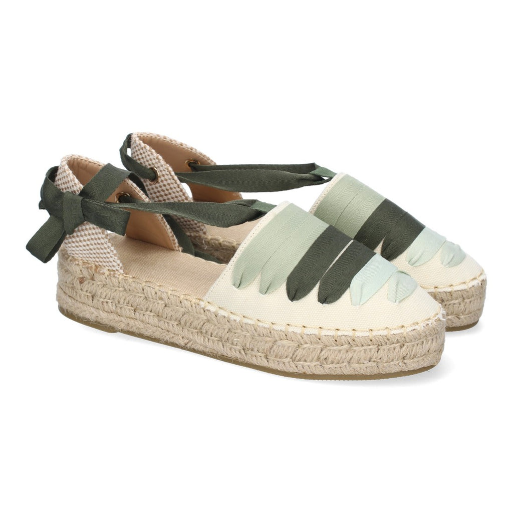 Alpargatas planas de mujer color crema con detalles en verde y cintas