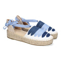 Alpargatas planas valencianas azules y blancas con cintas